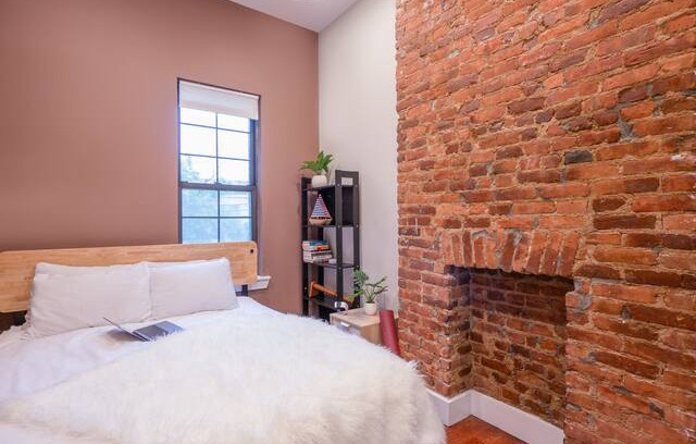 Queens House | Private room with queen-size bed! M and L trains