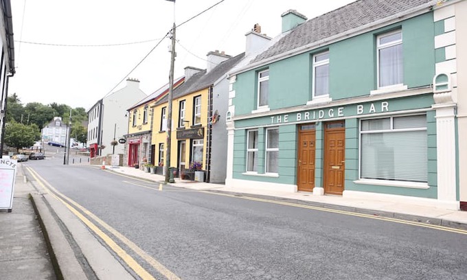 Ardara House | The Bridge Bar