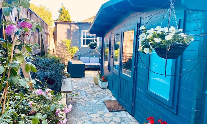Whitstable House | The Dairy opp beach parking on request