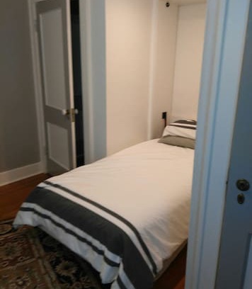 Lee's Summit House | B&B on Madison (the Murphy room)