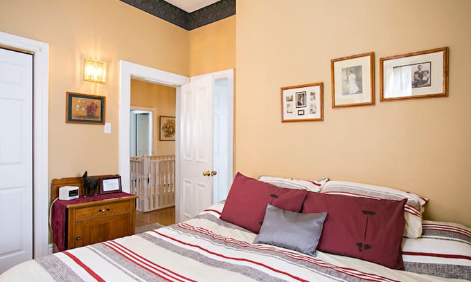 Stratford Bed & Breakfast | Crown House Bed & Breakfast Esquire Suite