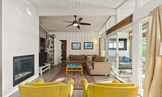 Picton Cabin | West Lake Surf Cottage