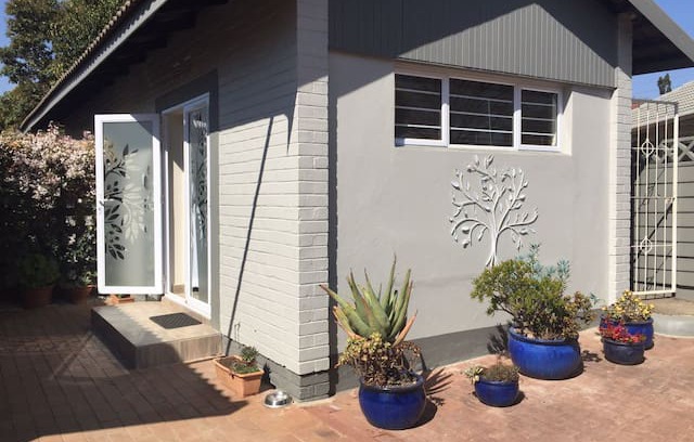 Edenvale House | Garden cottage close to Glendower Golf Course