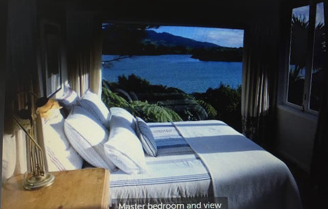 Raglan Cabin | Raglan waterfront romantic cottage