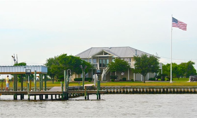 Lakeview  Jefferson County House | Sabine Lake Lodge