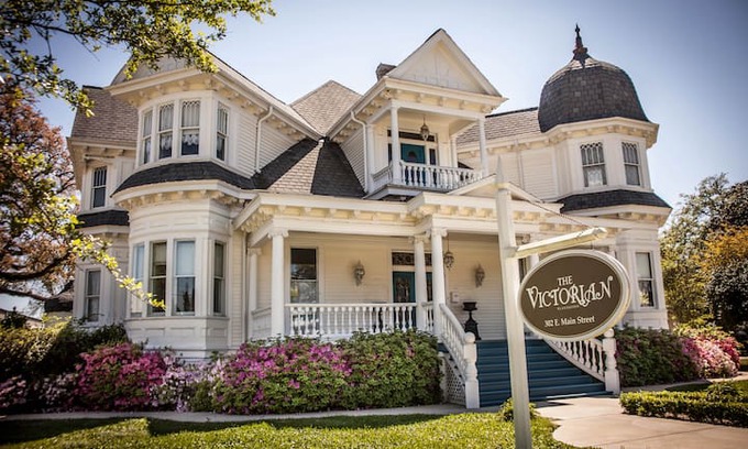 Broussard House | The Victorian Plantation