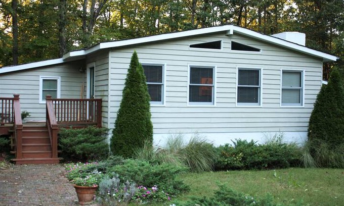 Manson House | Kerr Lake Wooded Retreat