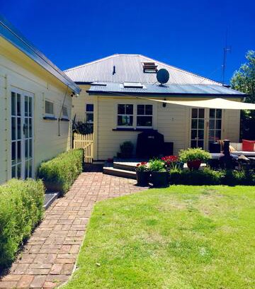 Sumner House | Sumner beach studio style sleep-out