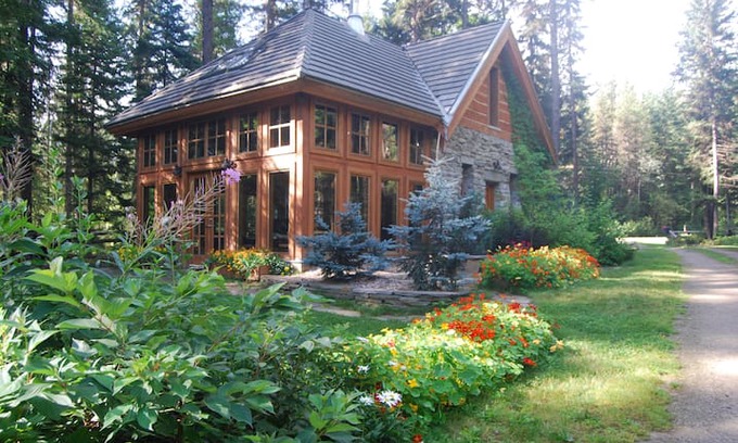 Mount Robson Villa | Goat's Head Gatehouse