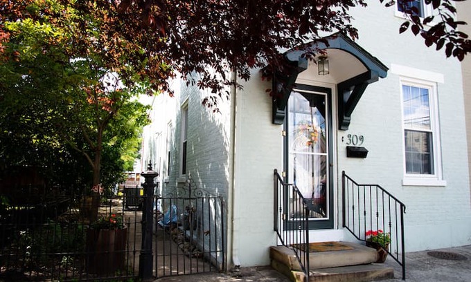 Madison House | The PLASS PLACE in the historic district.