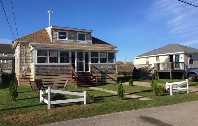 Misquamicut Cabin | Me Too Y Knot.