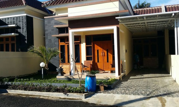 Purwokerto House | Oemah Keloro (Second Home)