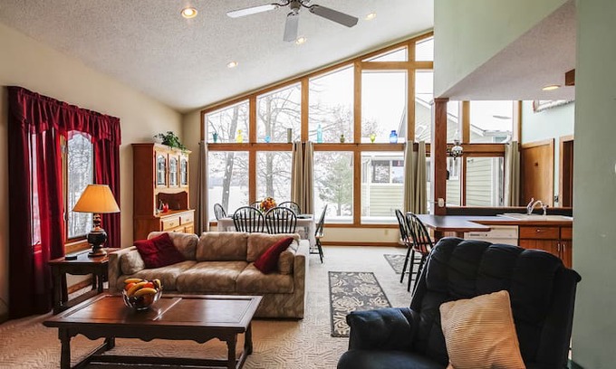Hayward Apartment | Sunset Lake View Apt Callahan Lake