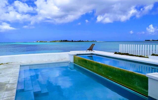 Nassau House | The Beach House Hostel 1 West Room