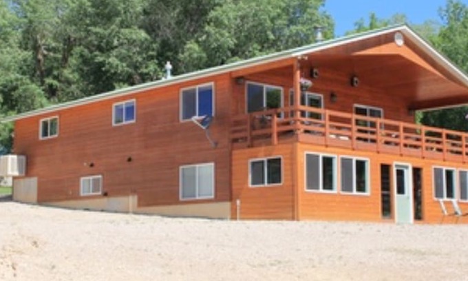 Manila Cabin | Niederer Lodge Manila Flaming Gorge
