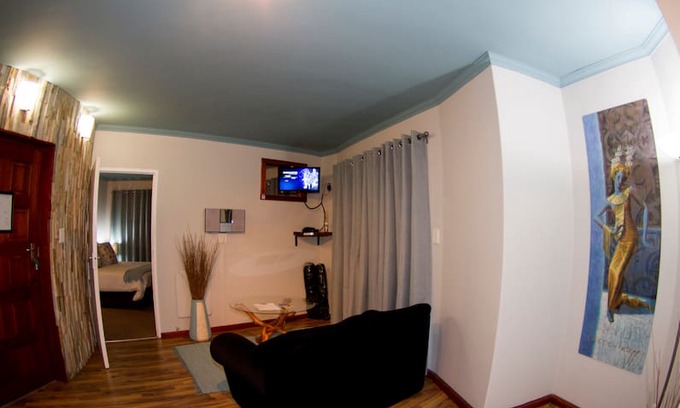 De Kelders Apartment | Roundhouse - Luxury Apartment 2