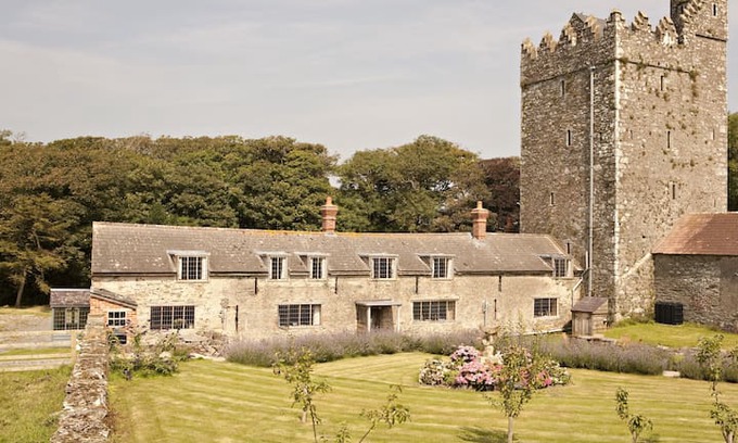 Tomhaggard Cabin | Boxwell Cottage at Butlerstown Castle