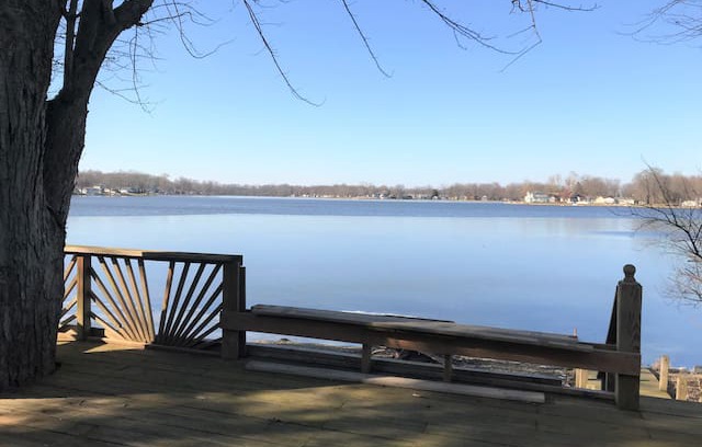 Brimfield Cabin | Beautiful Skinner Lake View Cottage