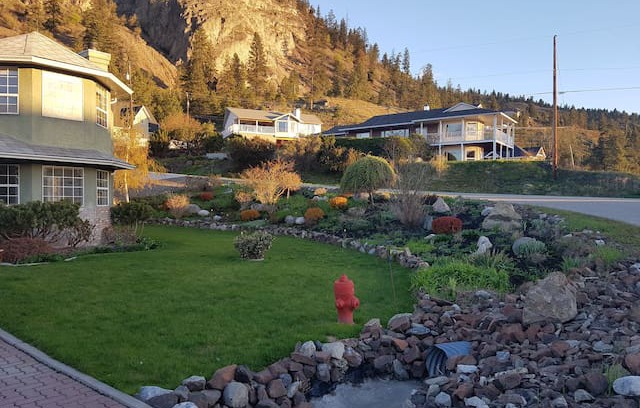 Central Okanagan House | Traders Cove Hideaway