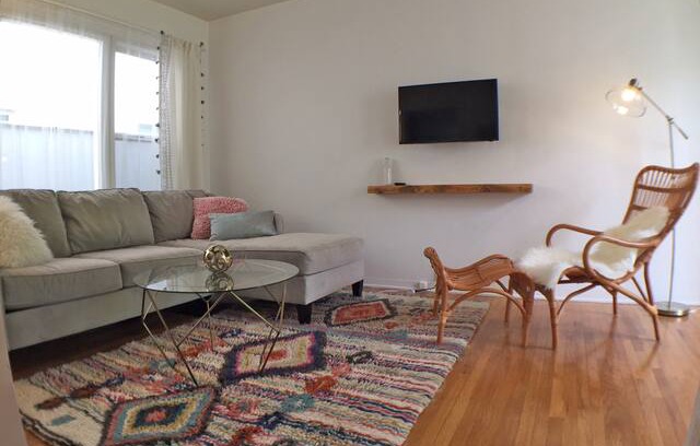 Venice House | Venice Beach bungalow 3 1/2 blocks from the sand!
