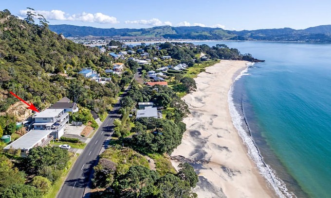 Cooks Beach Apartment | "Salty Towers" Stunning Ocean Views