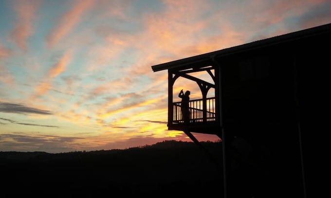 Drummond House | Beautiful log cabin on stilts - 1000 Hills Cabin