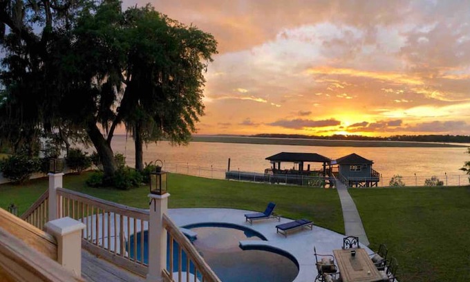 Midway House | Waterfront, POOL, Ga Coast Secluded on 2 acres!
