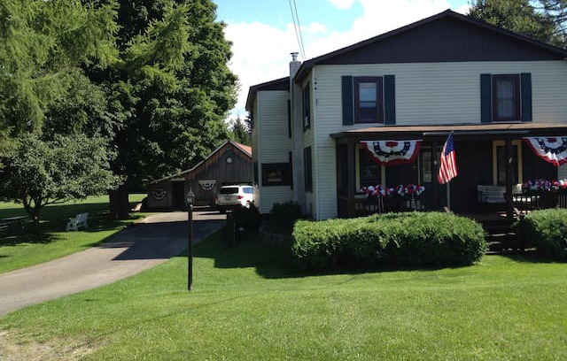 Cooperstown House | The Bliss House-1.5 Miles from Dreams Park