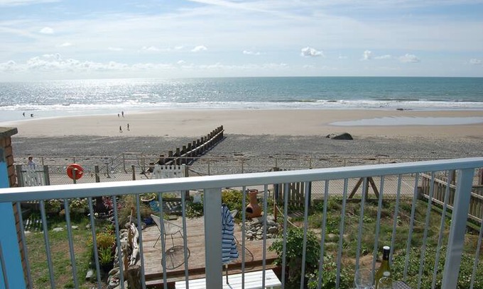 Tywyn House | THE BEACH RETREAT Quirky Beach House