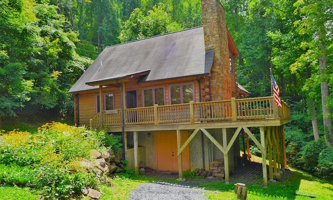 Bakersville Cabin | Cozy Cabin at Amber Ranches
