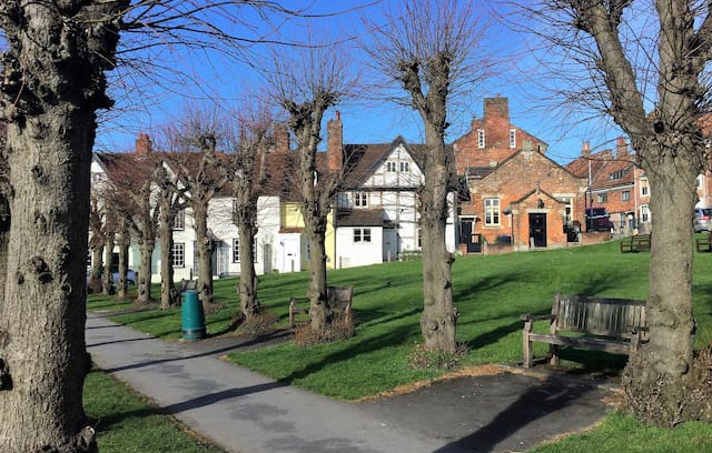 Marlborough House | Charming 2 Bedroom Chapel in Heart of Marlborough