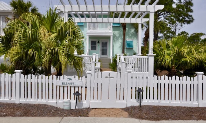 Sunnyside Cabin | Blissful Beach Cottage Steps from White Sand