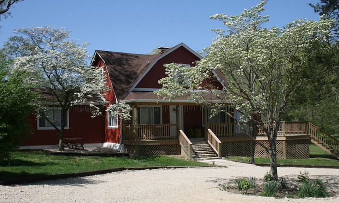Ironton House | Vincent's Lodge at the Dragonfly-In Resort