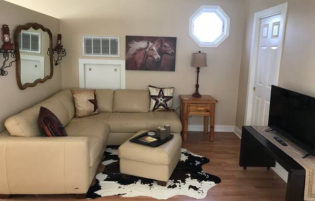 Dixon House | The Loft at Dixon Manor-PRIVATE, CLEAN & COZY