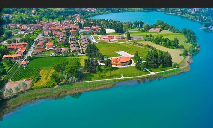Monasterolo del Castello Villa | Villa Bergamo, gated development on Lake Endine