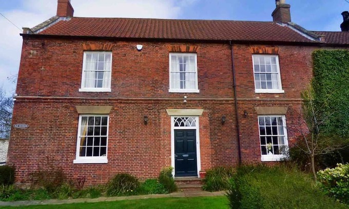 Reighton Cabin | Reighton House, 1 The Old Vicarage Filey YO14 9RX
