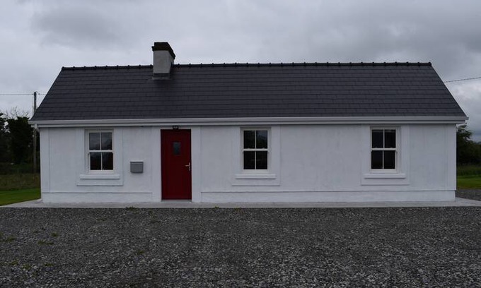 Foxford Cabin | Cosy, Modern Cottage located near River Moy
