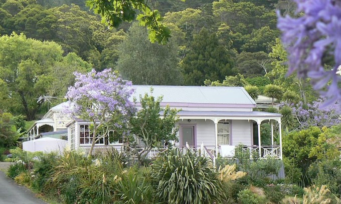 Kohukohu House | Lavender Cottage Home Style Accommodation.