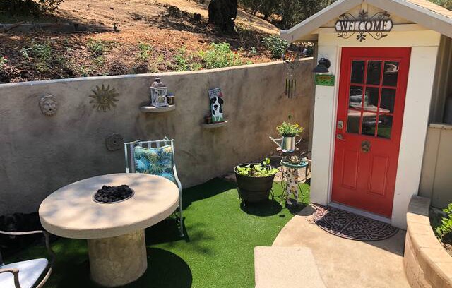 Fallbrook Cabin | Temecula Oak Tree Cottage...The Courtyard