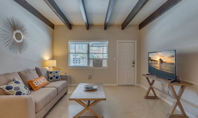 Clearwater Beach Apartment | The Lofts on Baymont - B