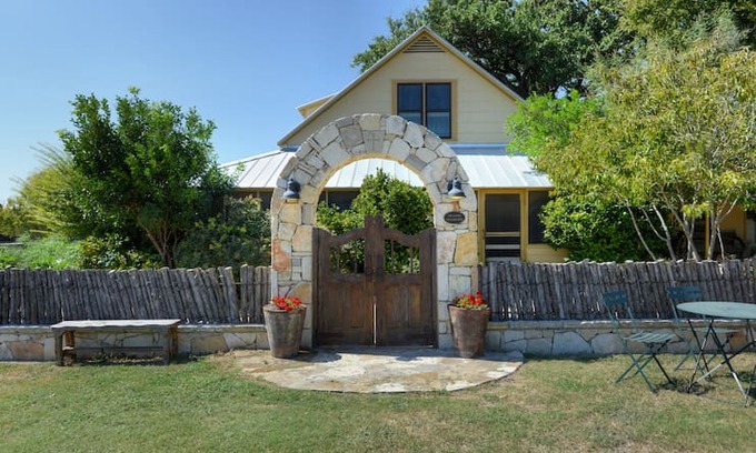 Boerne House | The Vineyard House at Tryphon
