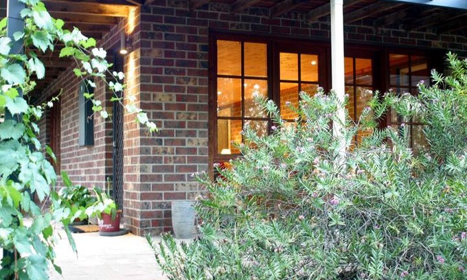 McKenzie Hill House | 'Fig and Olive' studio with garden views.