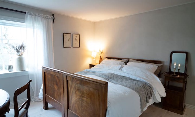 Elimaki Apartment | Soiniityn kartano, Ebban huone