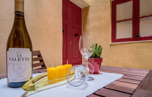 Valletta Apartment | Valletta main street apartment