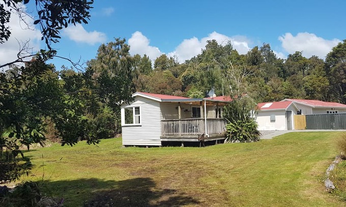 Hokitika Cabin | Lake Kaniere Bach with free wifi