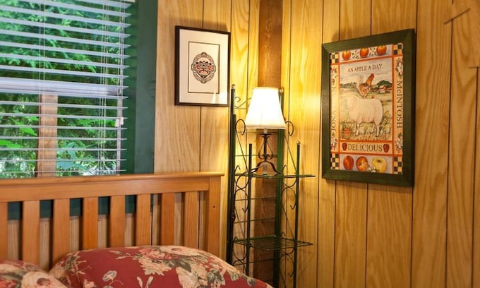 Forks Cabin | Manitou Lodge-Outback Cabin