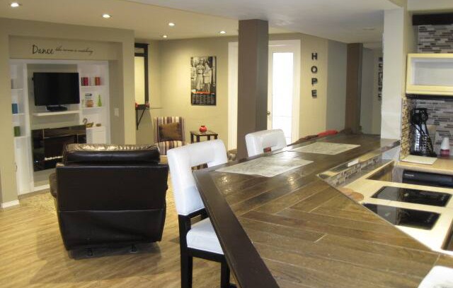 Saskatoon House | Saskatoon luxury suite Forest grove