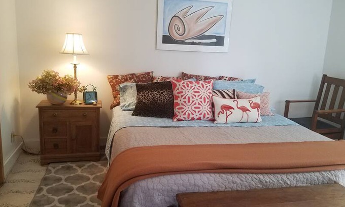 Waldoboro Apartment | Cabot Cookhouse. Waldoboro historic district apart