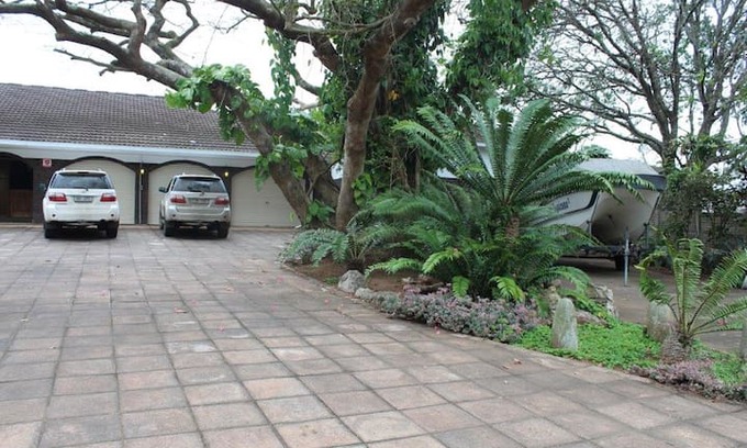 St. Lucia House | 103 Pelican St