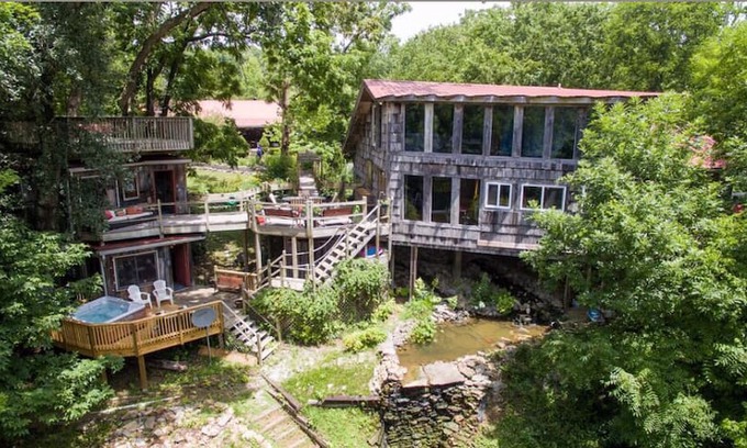 Springfield House | Stunning Treehouse Mansion